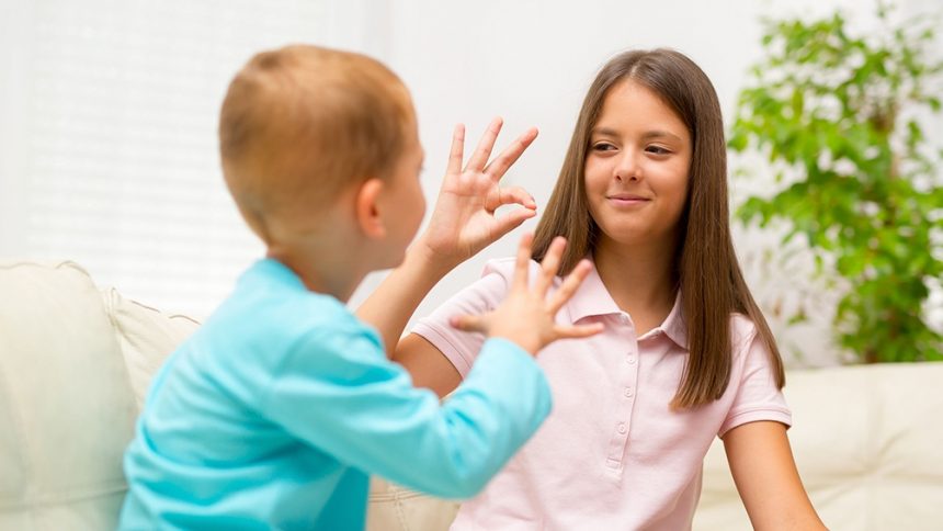 Niños y adolecentes sordos